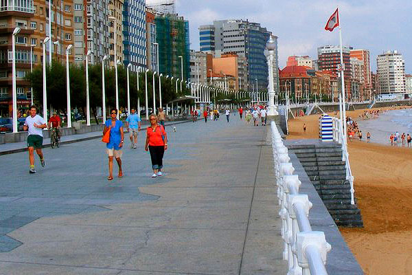 Seafront promenade. Gijón (Spain)